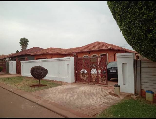 3 BEDROOM PROPERTY TO RENT IN THE ORCHARDS